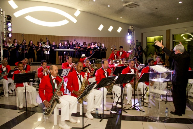 Orquestra Big Band e Corais Monlevade e Arcelor Mittal promovem apresentação